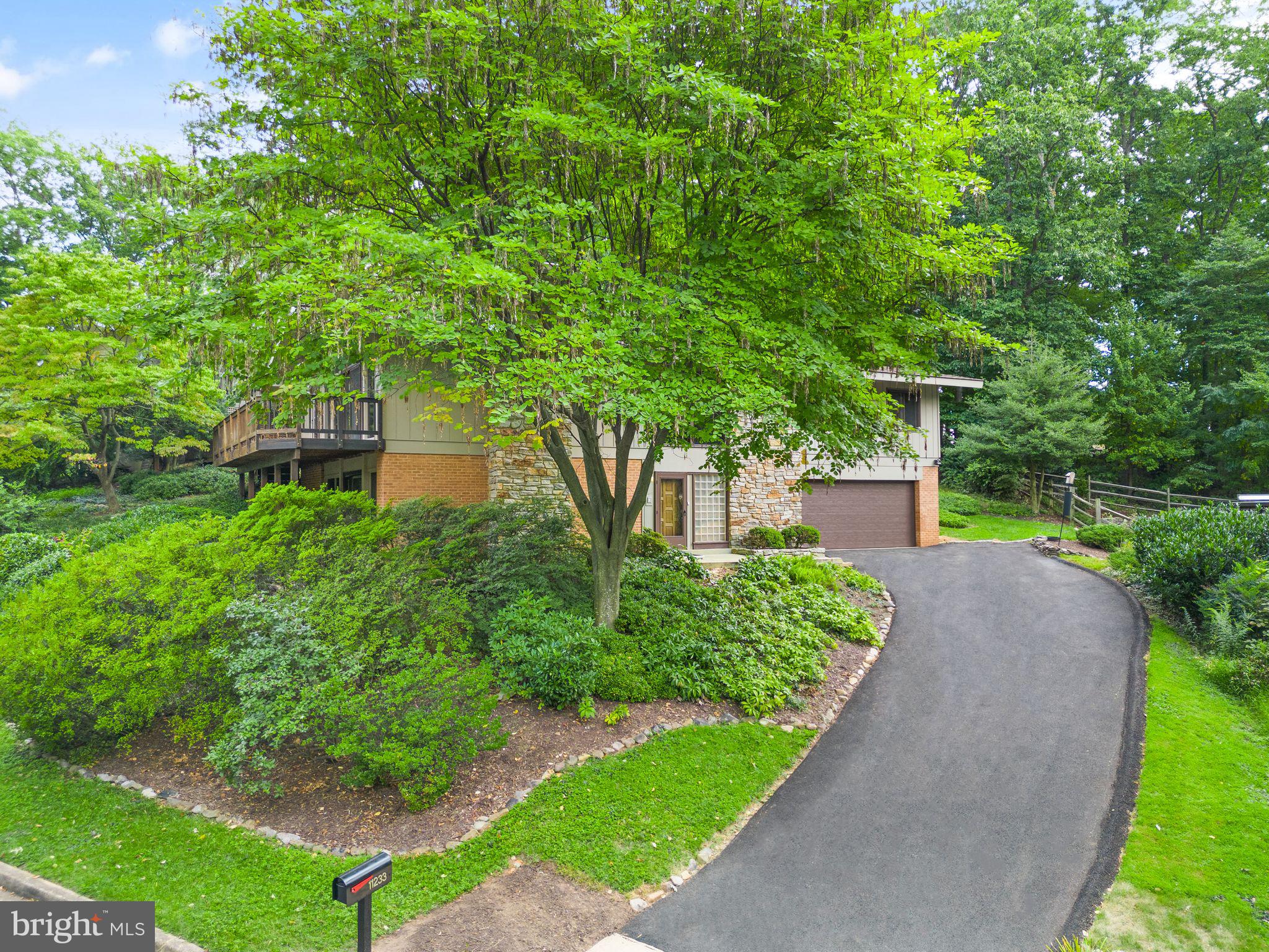 11233 South Shore Road Reston, VA 20190 - Photo 3 of 44