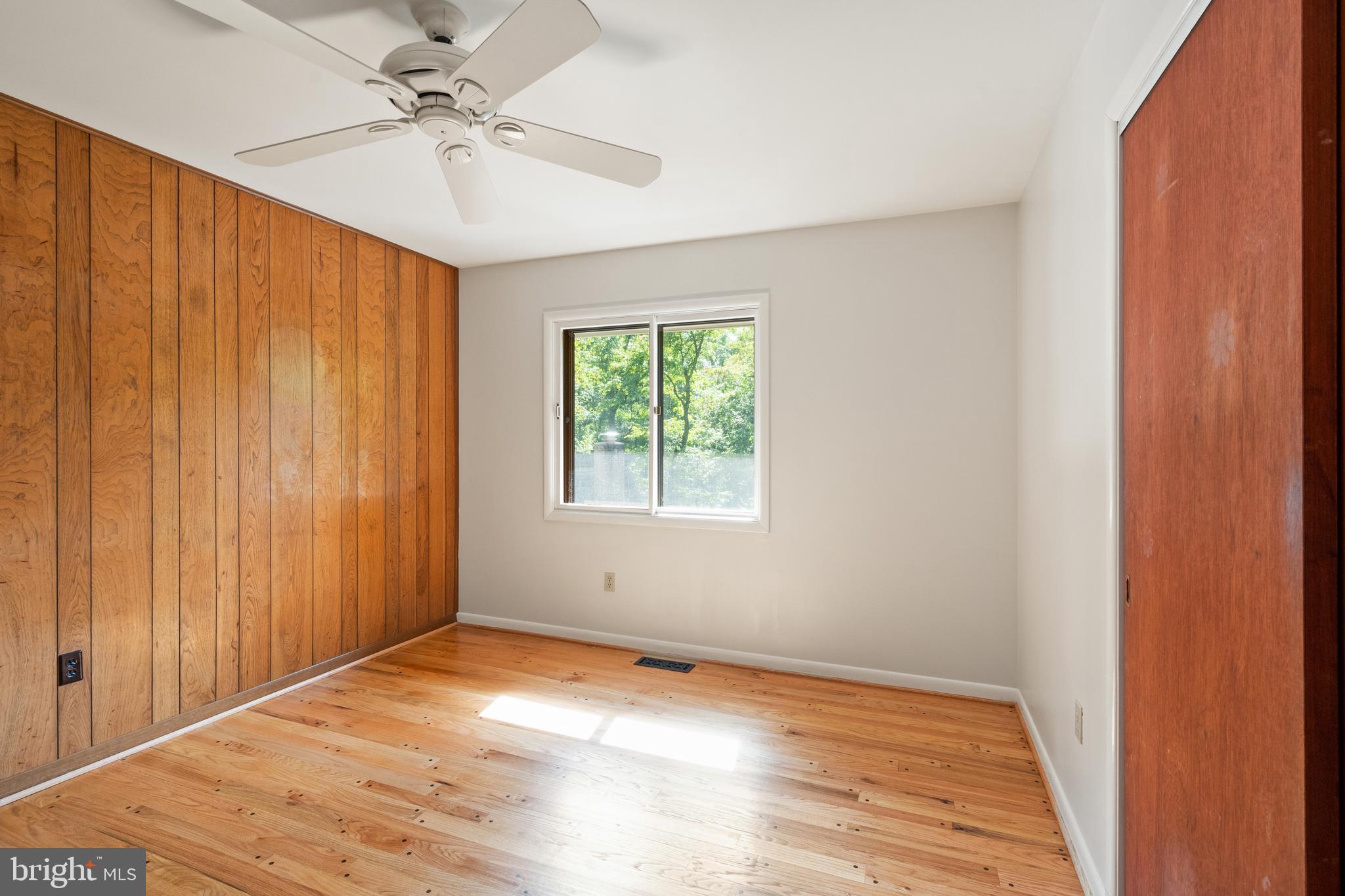 11233 South Shore Road Reston, VA 20190 - Photo 33 of 44 2nd bedroom