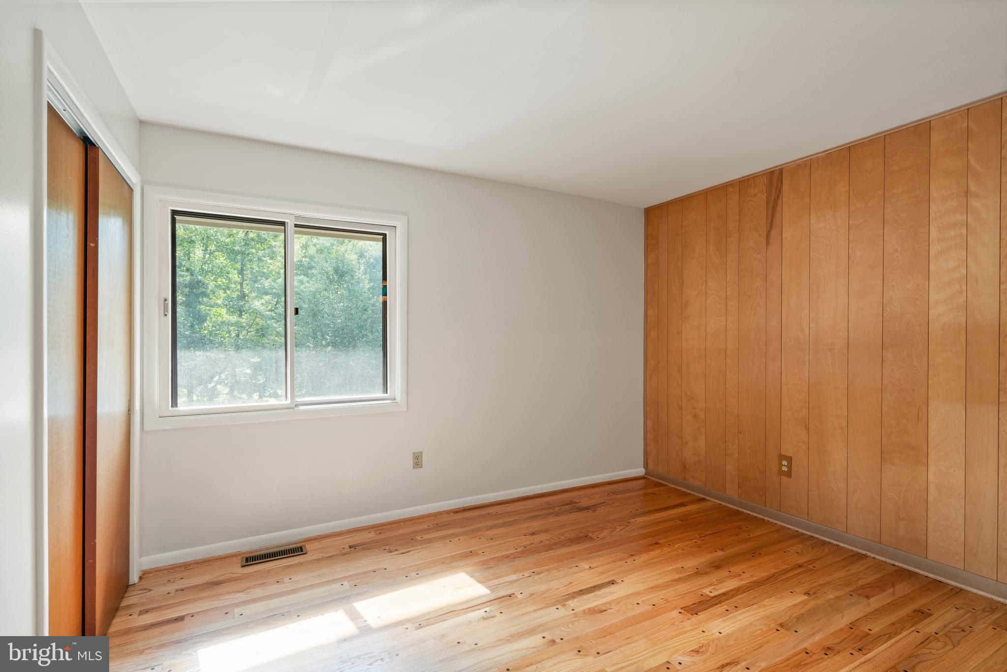 11233 South Shore Road Reston, VA 20190 - Photo 35 of 44 3rd bedroom