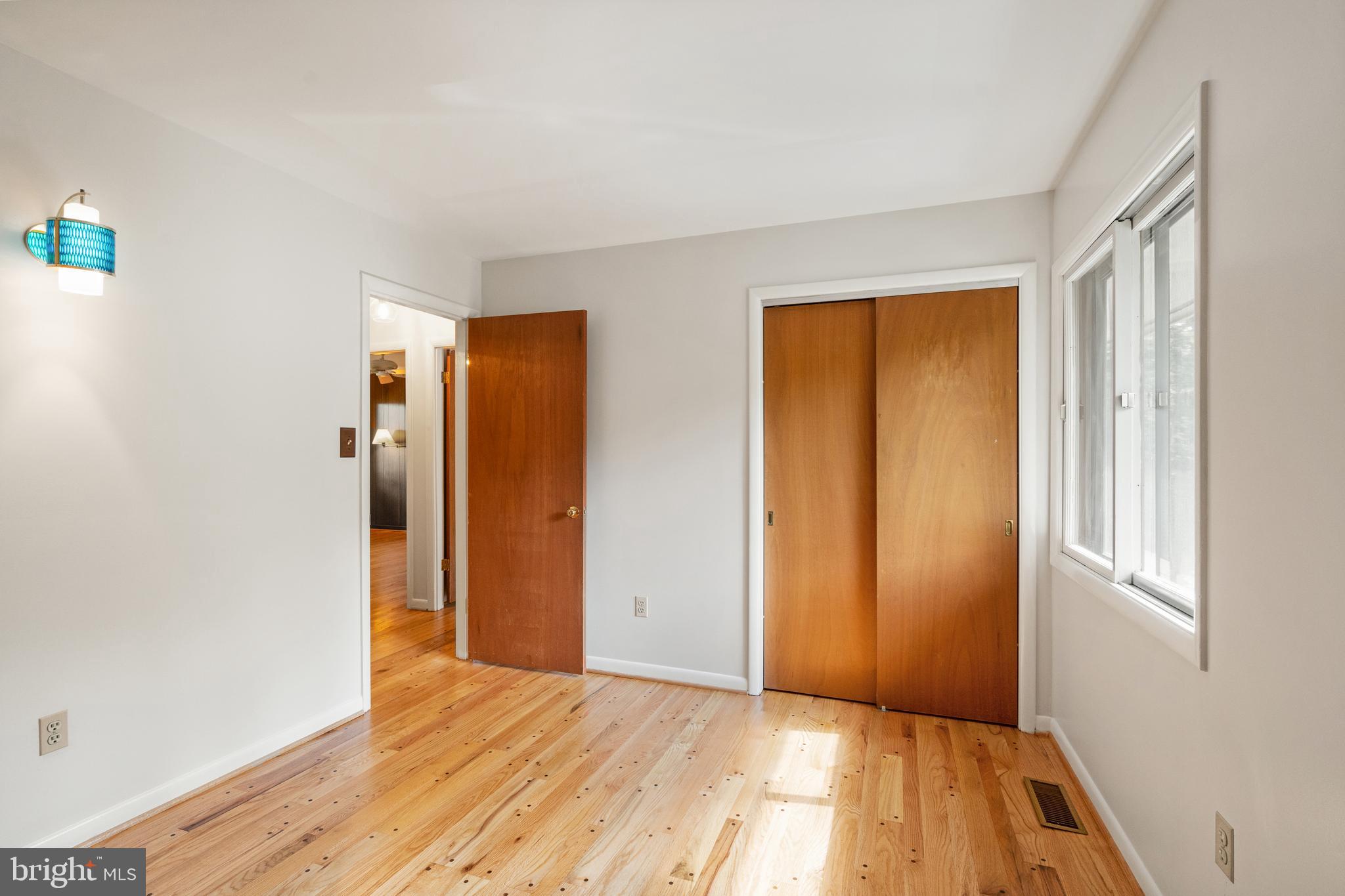 11233 South Shore Road Reston, VA 20190 - Photo 36 of 44 3rd bedroom