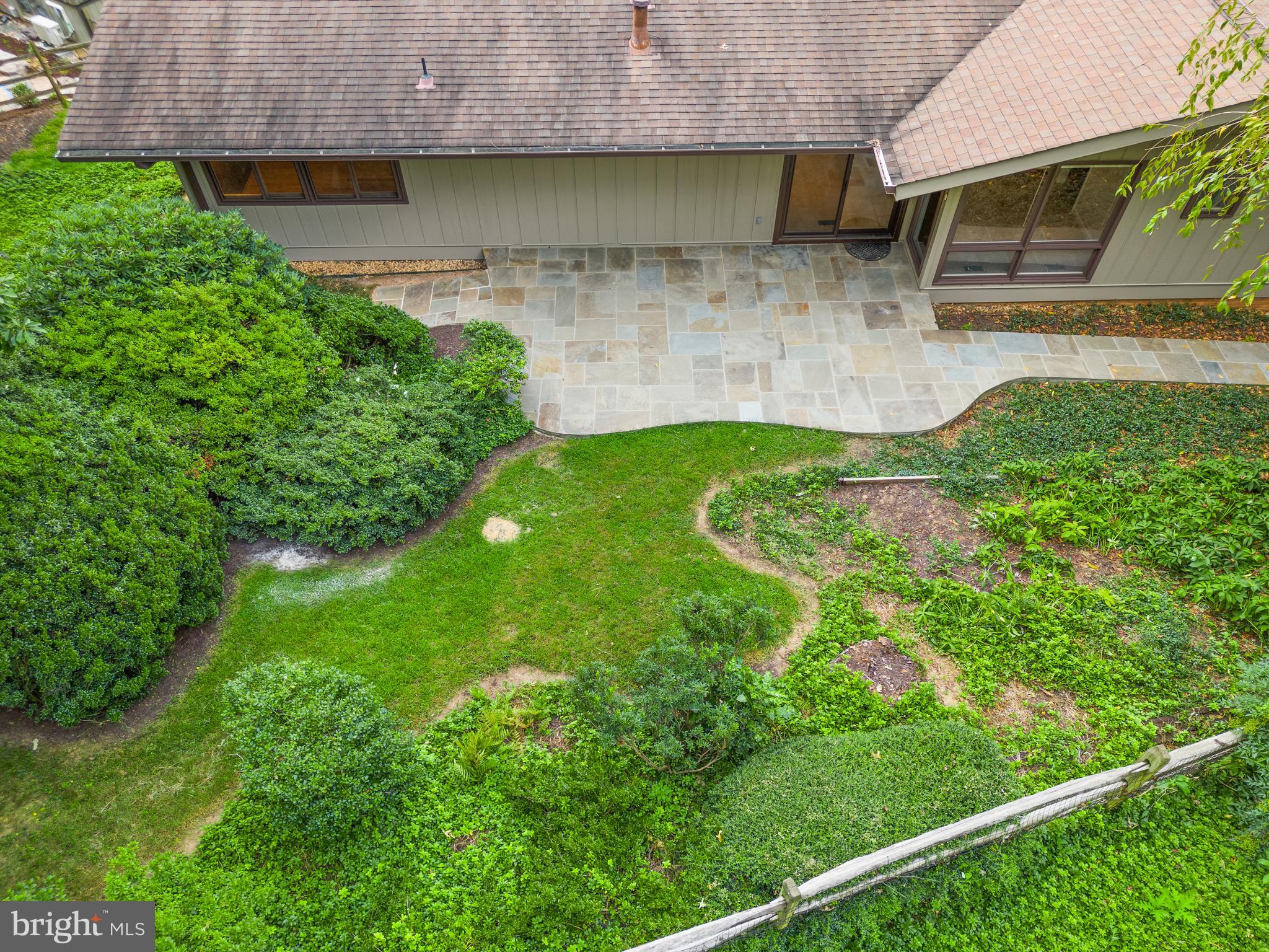 11233 South Shore Road Reston, VA 20190 - Photo 39 of 44 Ariel view of back patio