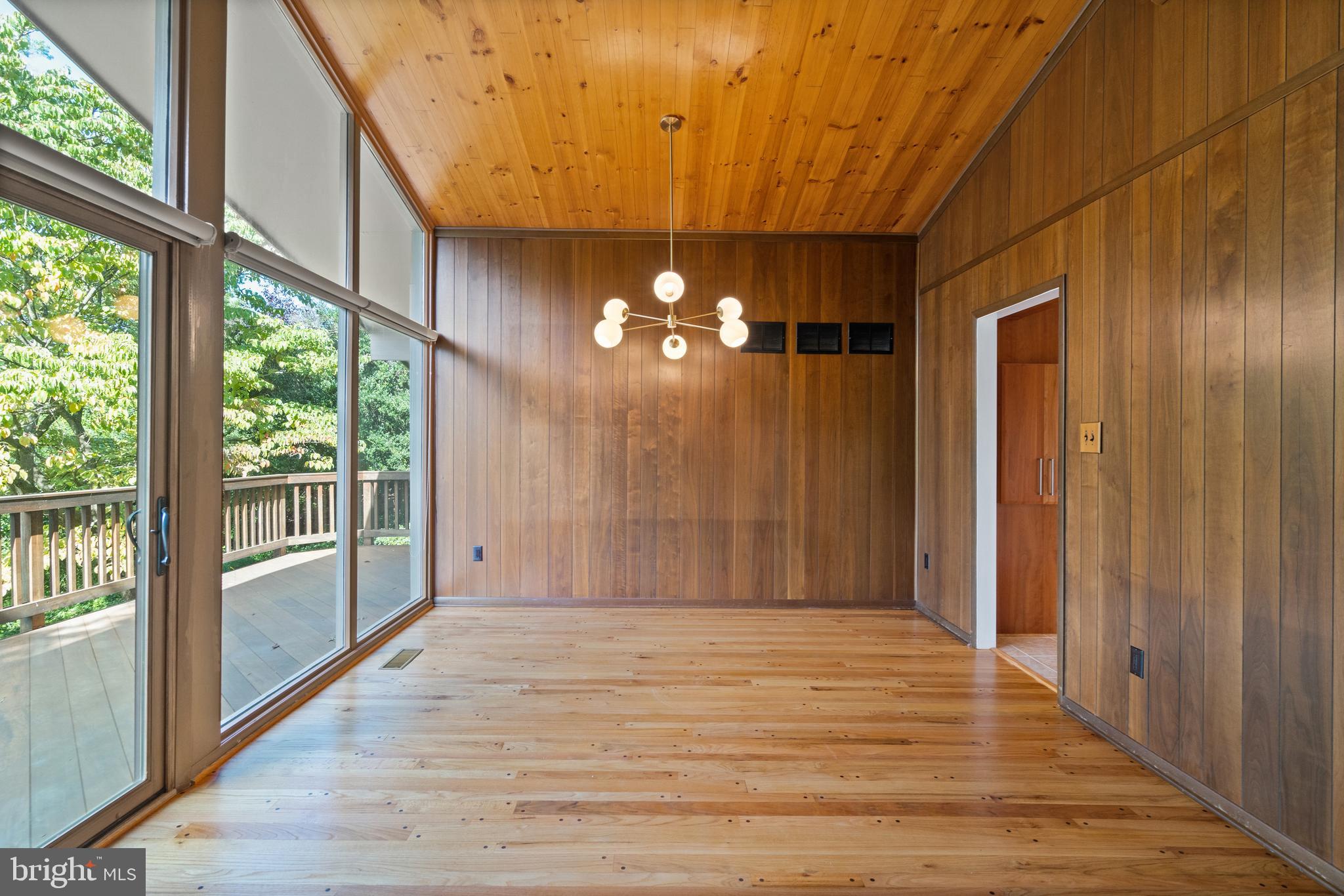 11233 South Shore Road Reston, VA 20190 - Photo 10 of 44 Dining Room with new light fixture