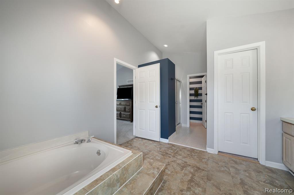 2372 Millbrook Court Rochester Hills, MI 48306 - Photo 21 of 34