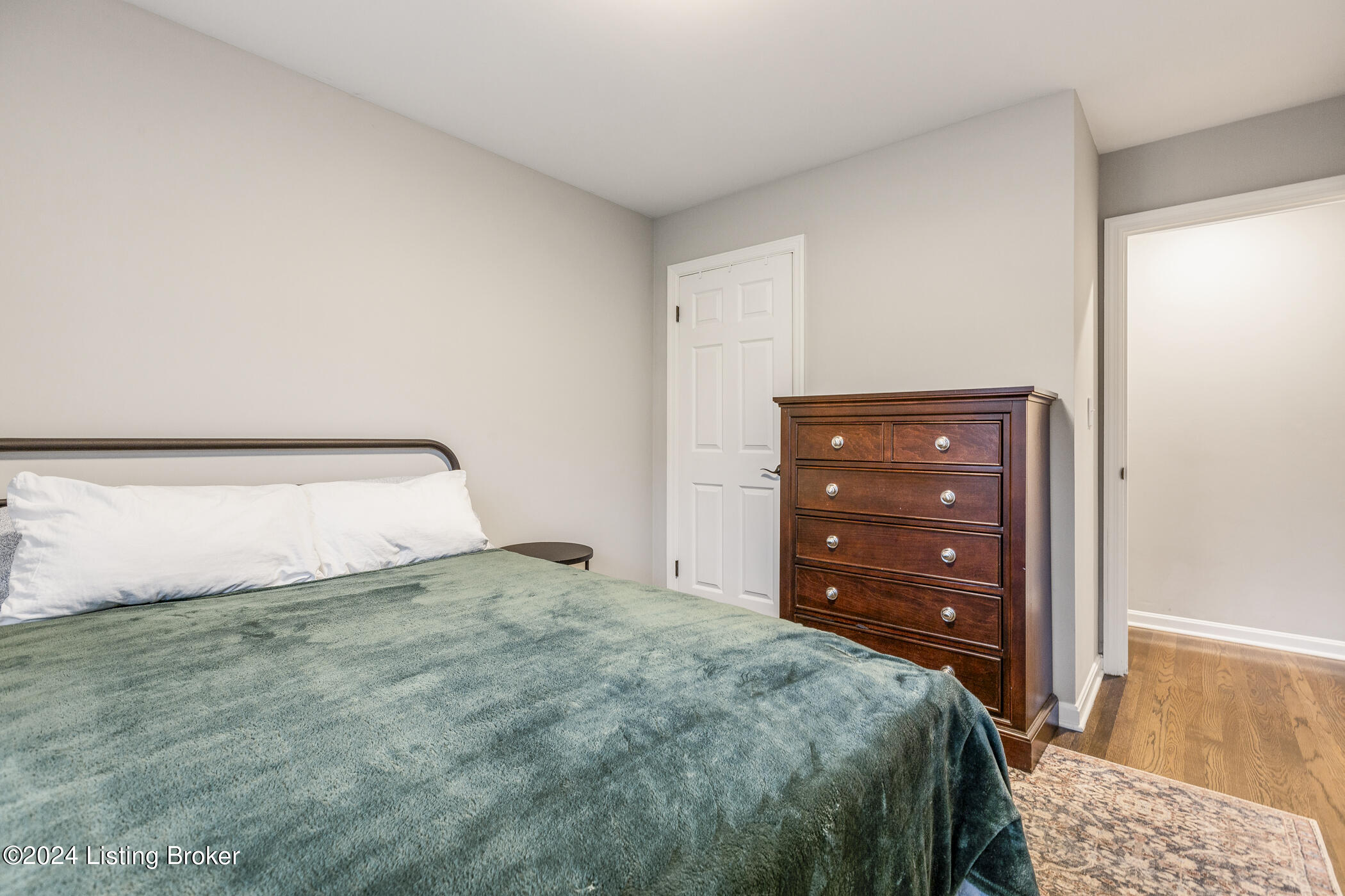 1928 Buttonwood Road Louisville, KY 40222 - Photo 27 of 46 Bedroom 3