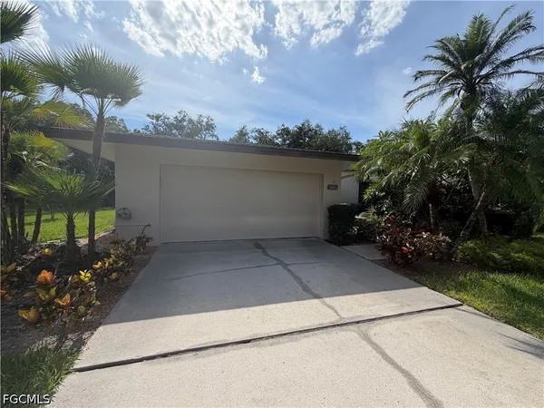 $2,300 | 5883 Sand Oak Drive, Fort Myers, FL 33919