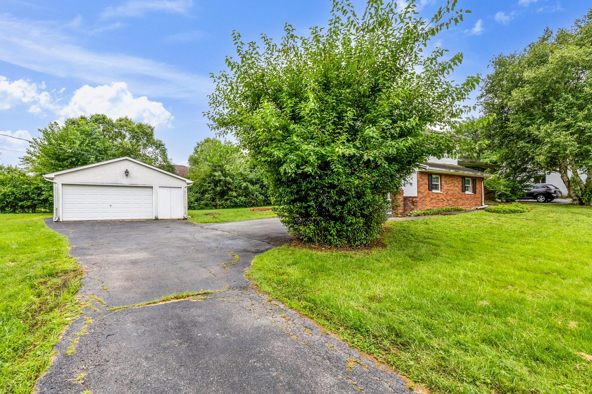 7974 Big Walnut Road Westerville, OH 43082 - Photo 25 of 34 Garage