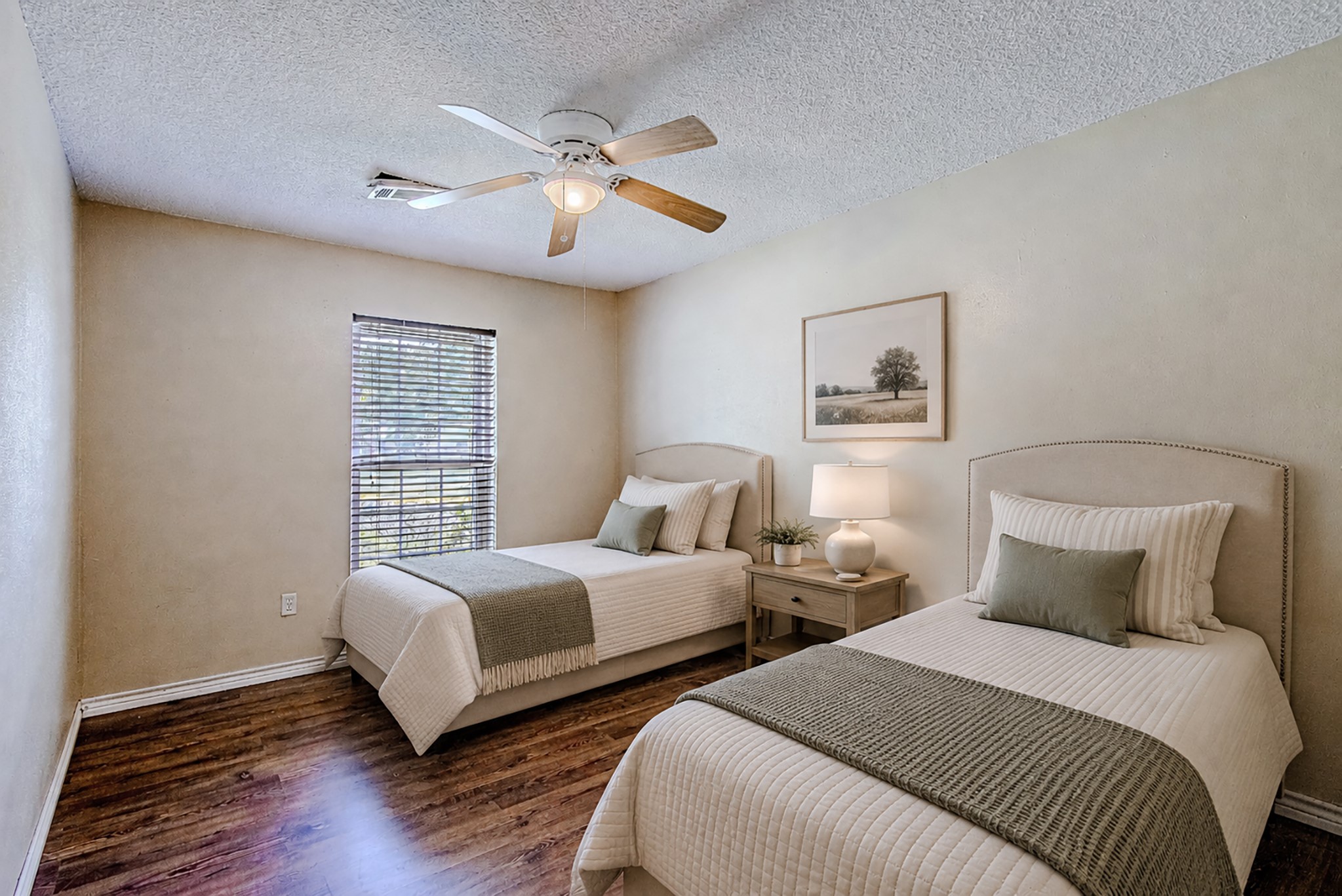 2710 Burke Road Pasadena, TX 77502 - Photo 26 of 38 Secondary bedroom
*Virtually staged