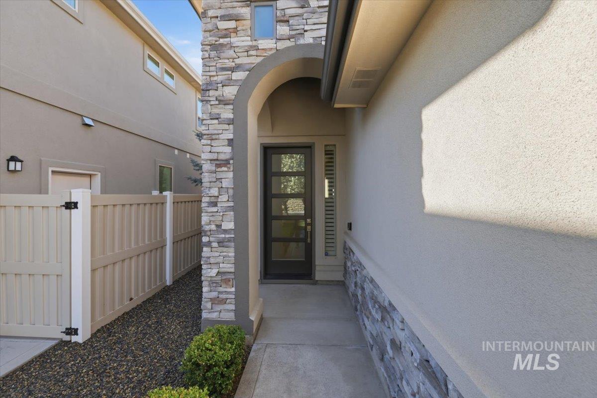 163 West Floating Feather Road Eagle, ID 83616 - Photo 2 of 35