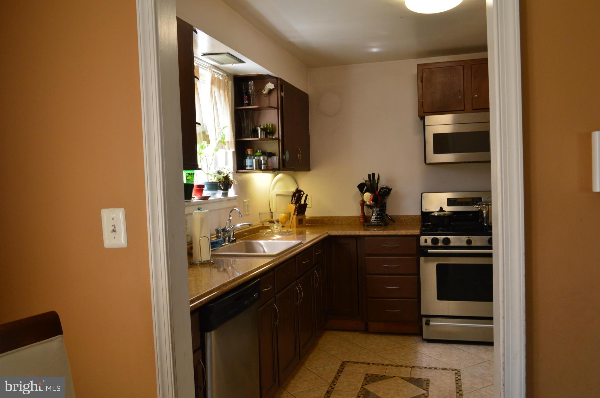9712 Braddock Road Silver Spring, MD 20903 - Photo 12 of 25 Kitchen