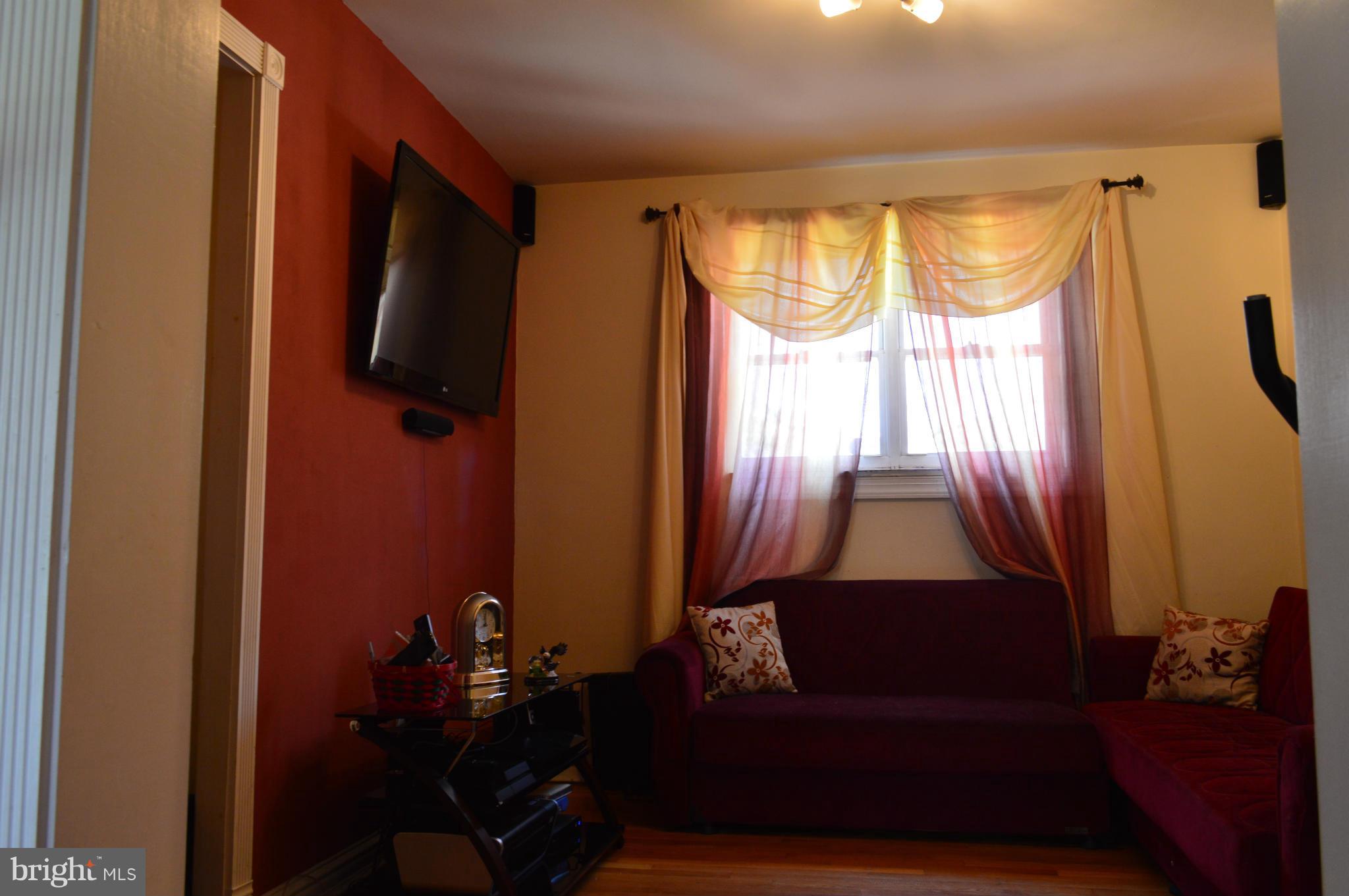 9712 Braddock Road Silver Spring, MD 20903 - Photo 5 of 25 Interior (General)
