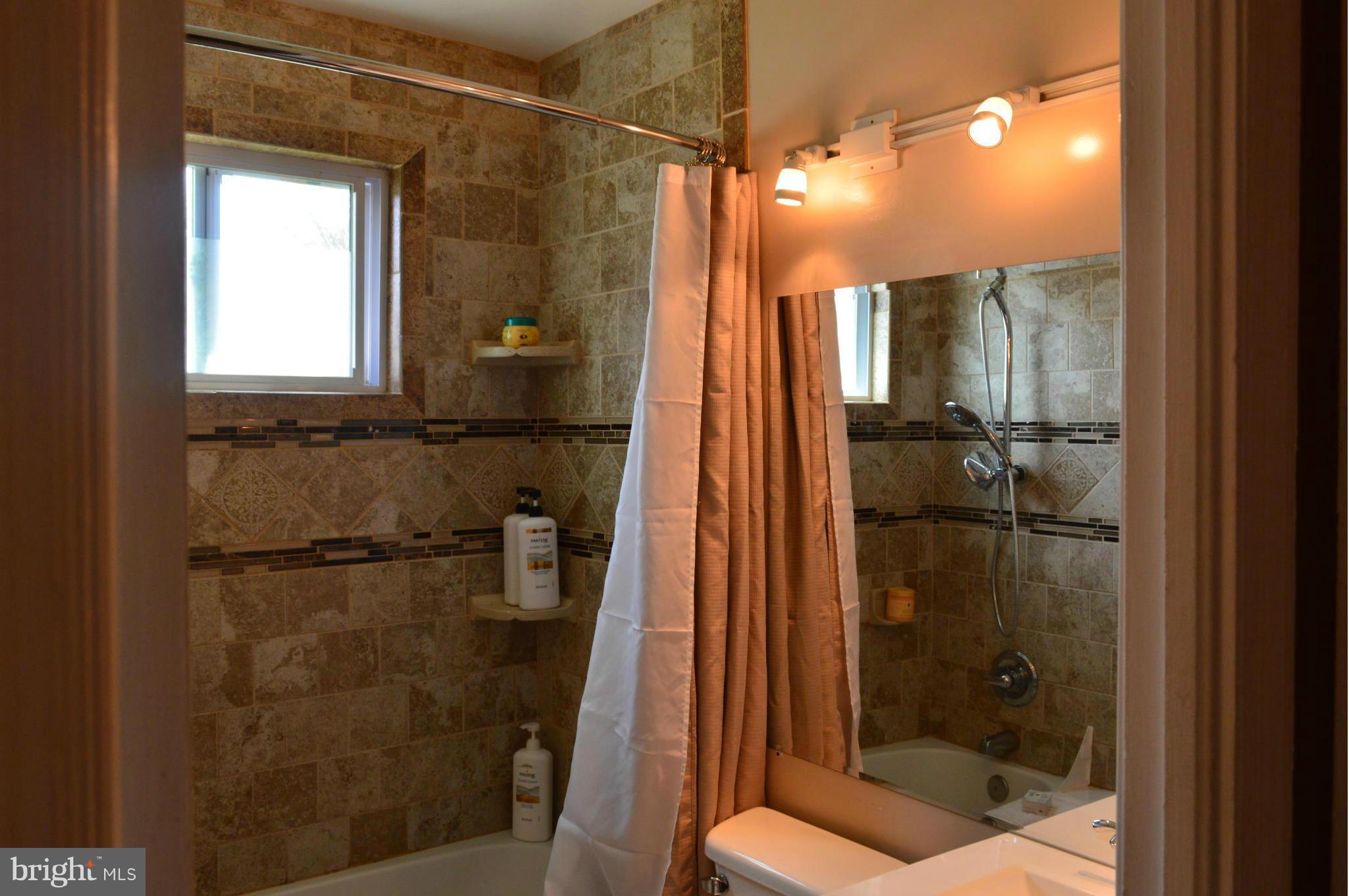 9712 Braddock Road Silver Spring, MD 20903 - Photo 10 of 25 Bath