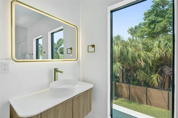$16,500 | 1825 Northeast 26th Avenue, Unit C, Fort Lauderdale, FL 33305