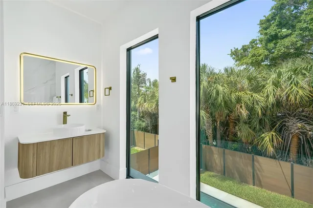 $16,500 | 1825 Northeast 26th Avenue, Unit C, Fort Lauderdale, FL 33305