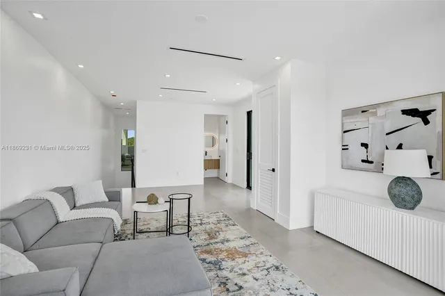 $16,500 | 1825 Northeast 26th Avenue, Unit C, Fort Lauderdale, FL 33305