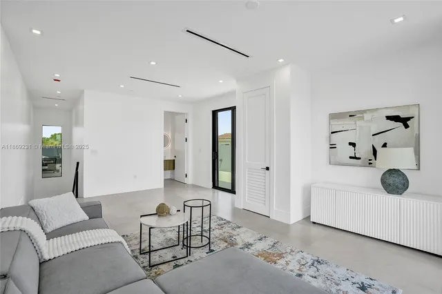 $16,500 | 1825 Northeast 26th Avenue, Unit C, Fort Lauderdale, FL 33305