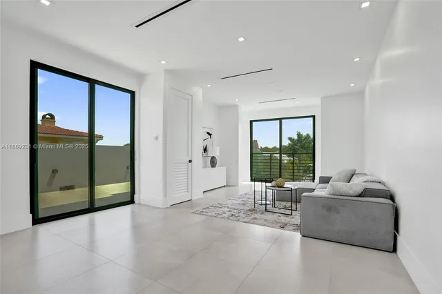 $16,500 | 1825 Northeast 26th Avenue, Unit C, Fort Lauderdale, FL 33305