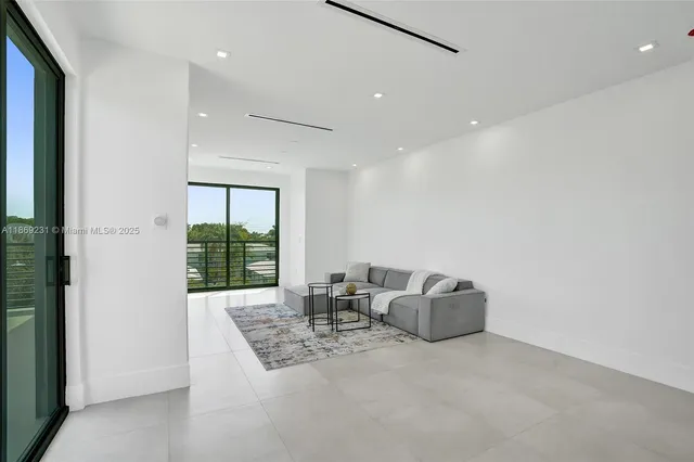 $16,500 | 1825 Northeast 26th Avenue, Unit C, Fort Lauderdale, FL 33305