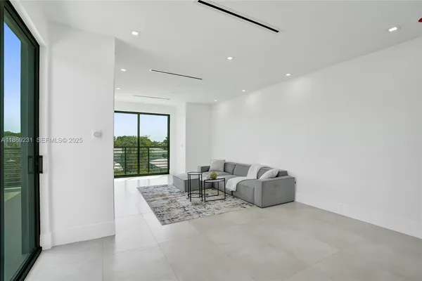 $16,500 | 1825 Northeast 26th Avenue, Unit C, Fort Lauderdale, FL 33305