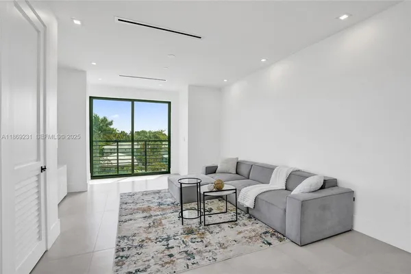 $16,500 | 1825 Northeast 26th Avenue, Unit C, Fort Lauderdale, FL 33305