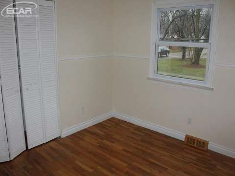 1069 Ransom Drive Flint, MI 48507 - Photo 11 of 29 20426969-10.JPG