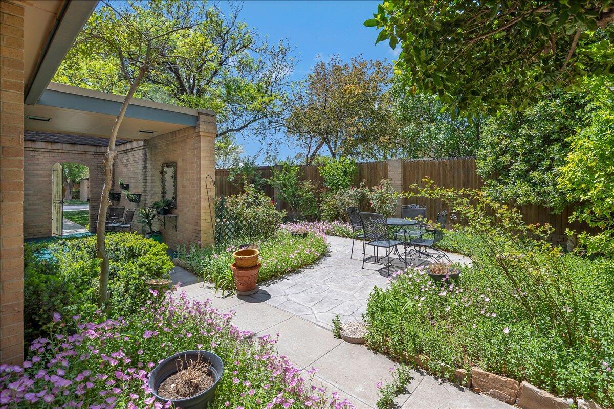 1615 South Bryan Street, Unit 1 Amarillo, TX 79102 - Photo 28 of 30 a view of a back yard with potted plants