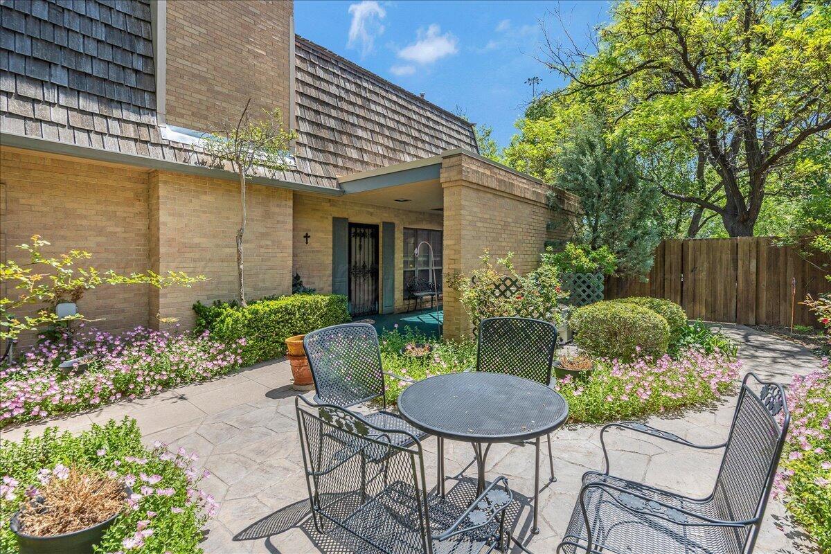 1615 South Bryan Street, Unit 1 Amarillo, TX 79102 - Photo 5 of 30 a view of an outdoor seating area