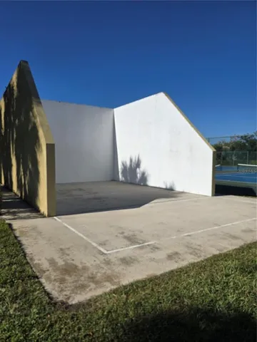 a view of a tennis court