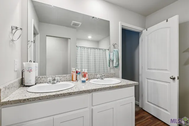 $225,000 | 15915 Olive Grv Drive, Zachary, LA 70791