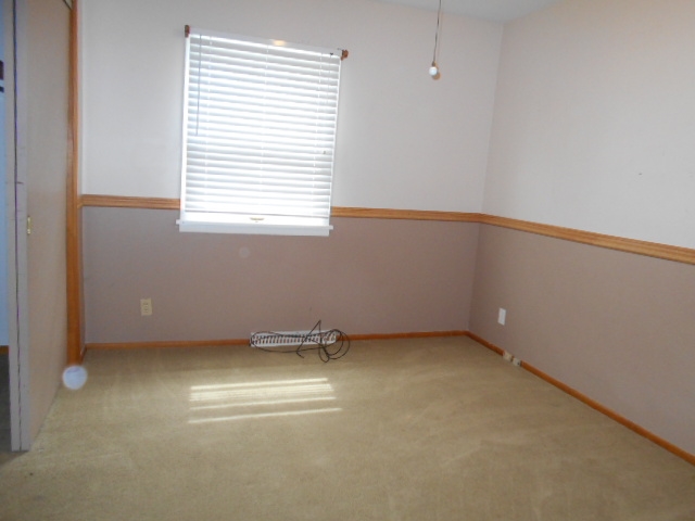 1228 Rochester Boulevard Rochester, IN 46975 - Photo 4 of 11