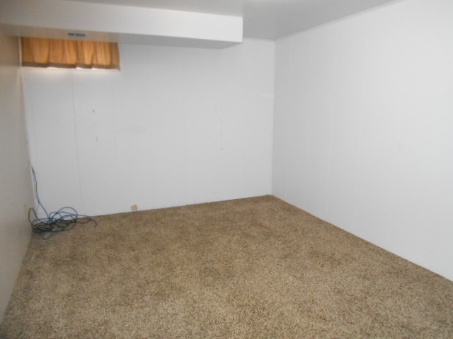 1228 Rochester Boulevard Rochester, IN 46975 - Photo 5 of 11