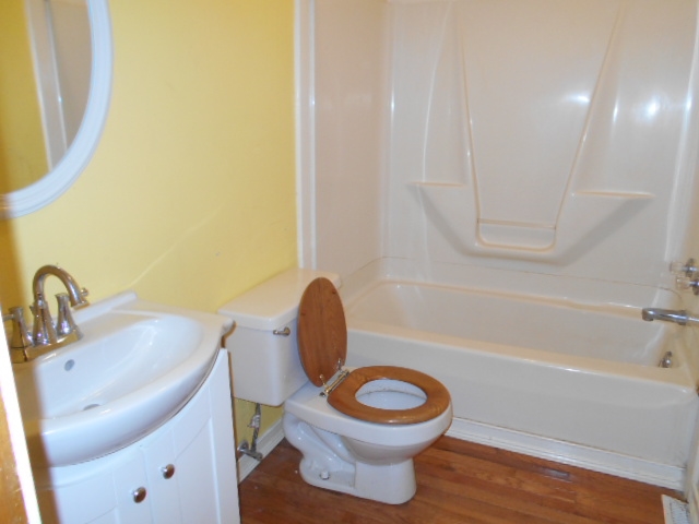 1228 Rochester Boulevard Rochester, IN 46975 - Photo 6 of 11