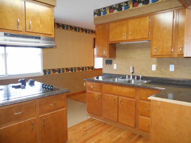 1228 Rochester Boulevard Rochester, IN 46975 - Photo 9 of 11