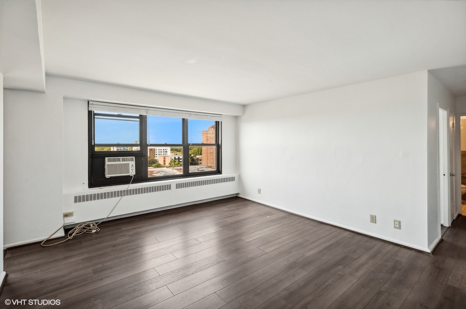 6118 North Sheridan Road, Unit 1010 Chicago, IL 60660 - Photo 4 of 19 Gallery Image 4