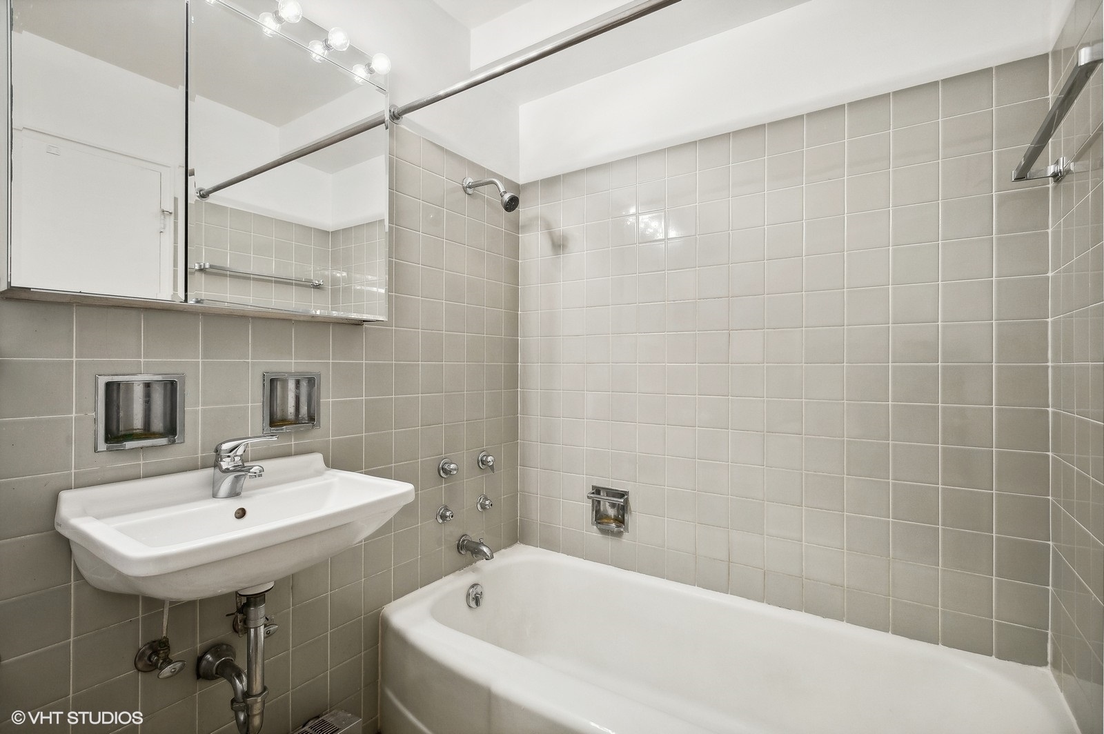 6118 North Sheridan Road, Unit 1010 Chicago, IL 60660 - Photo 10 of 19 Gallery Image 10