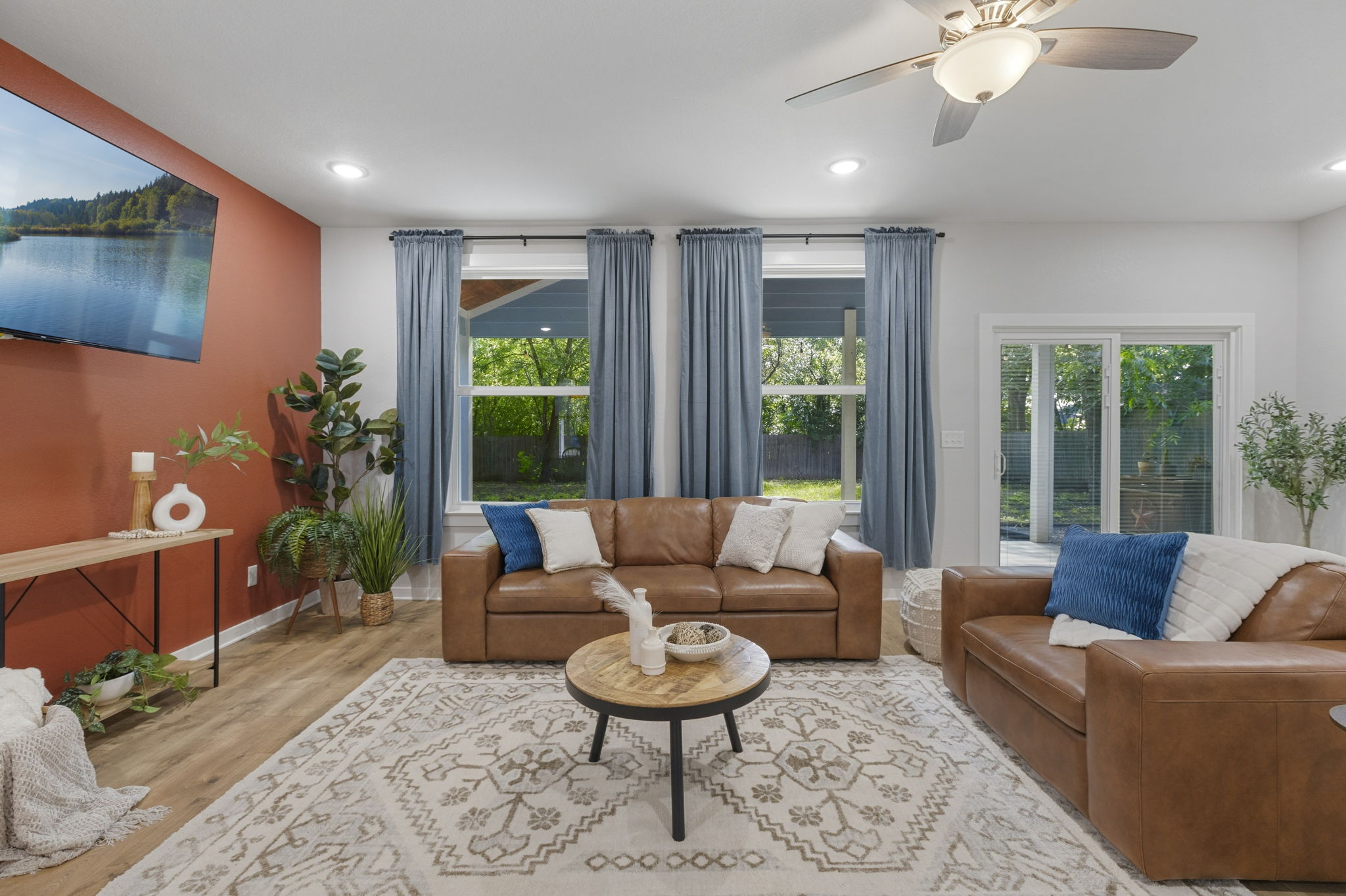 700 South Church Street Lockhart, TX 78644 - Photo 4 of 37 Spacious living room with excellent natural light.