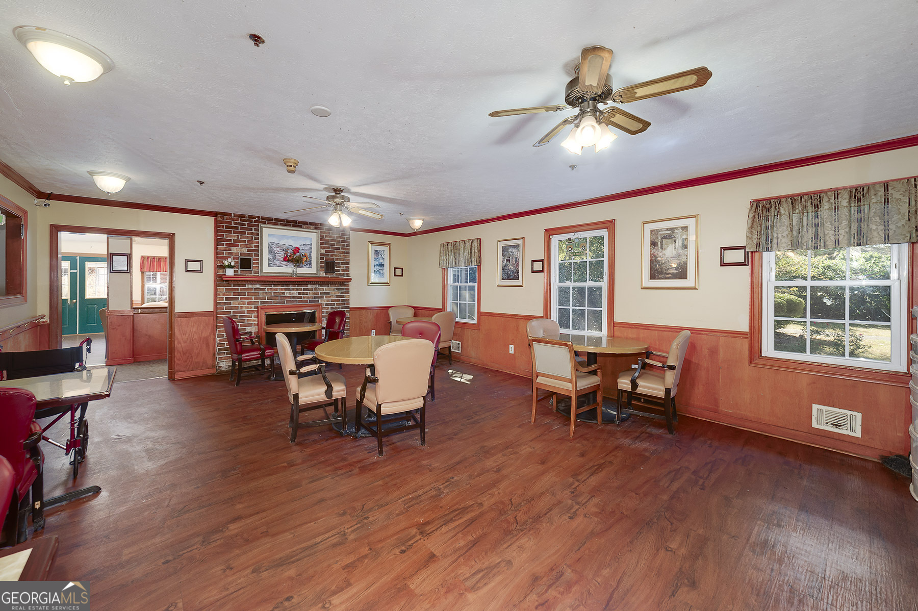 3084 Highway 81 Hampton, GA 30228 - Photo 39 of 57 a living room with furniture and a window