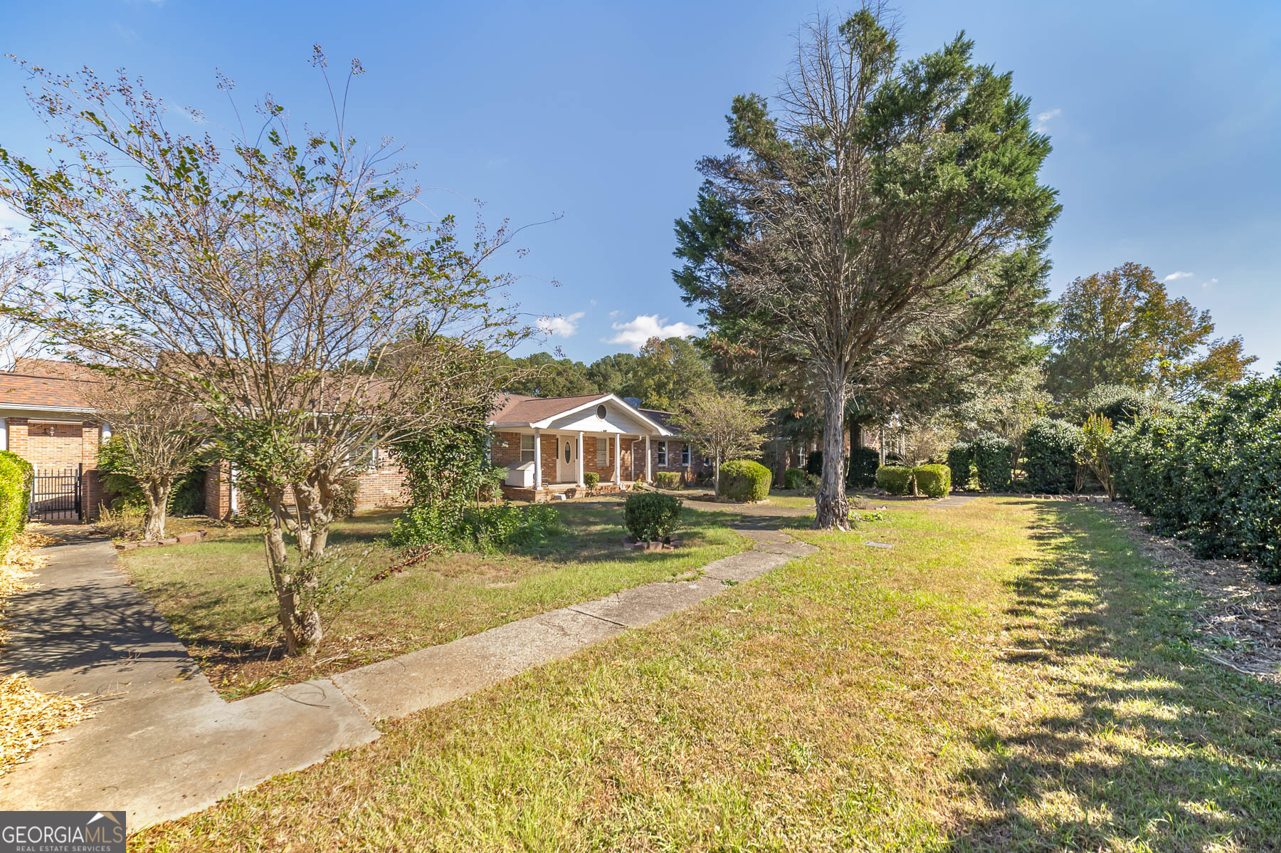 3084 Highway 81 Hampton, GA 30228 - Photo 8 of 57 a view of a yard with a house in the background