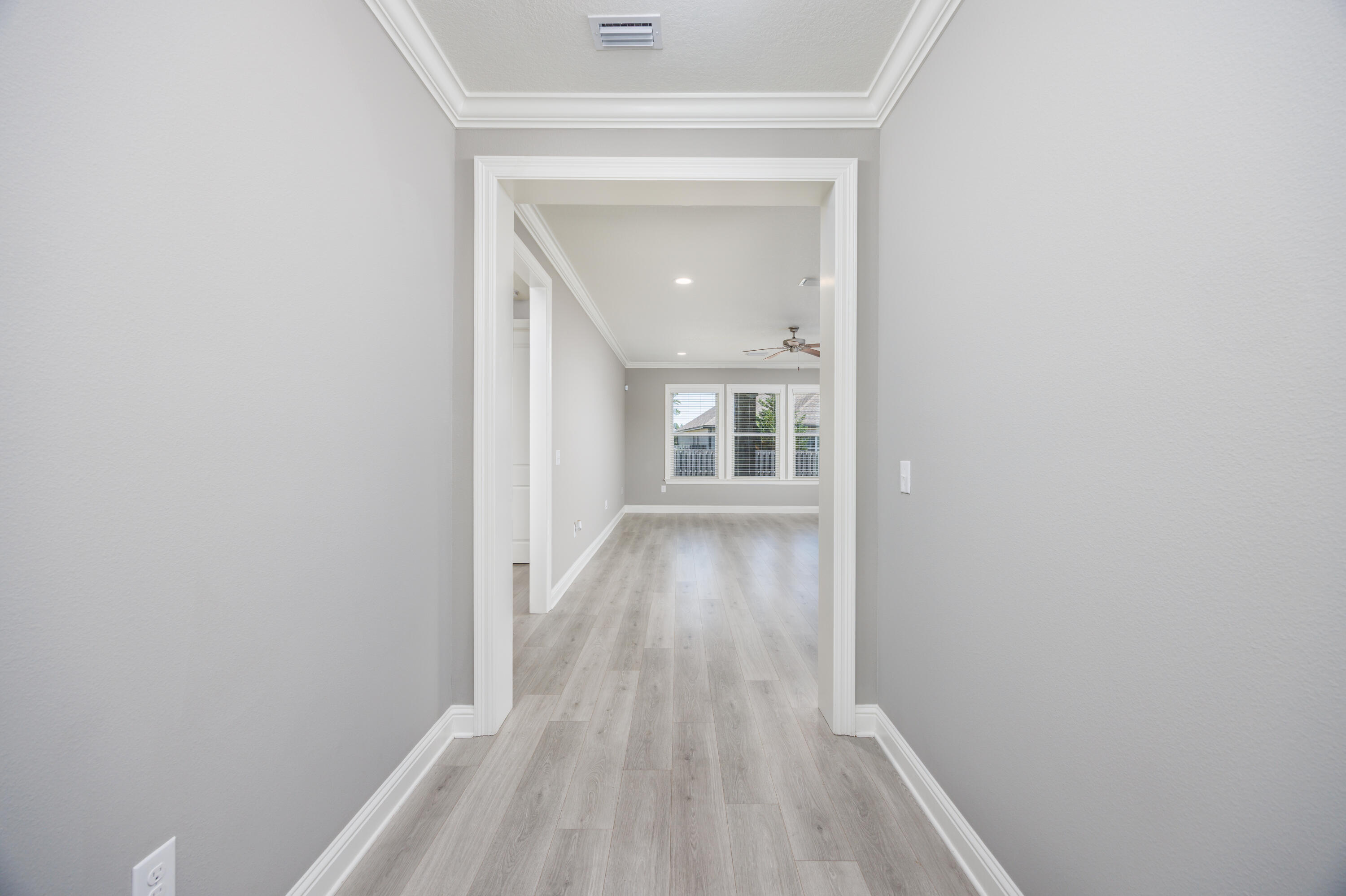 77 Perimeter Place Freeport, FL 32439 - Photo 4 of 37 77 Perimeter Place-6