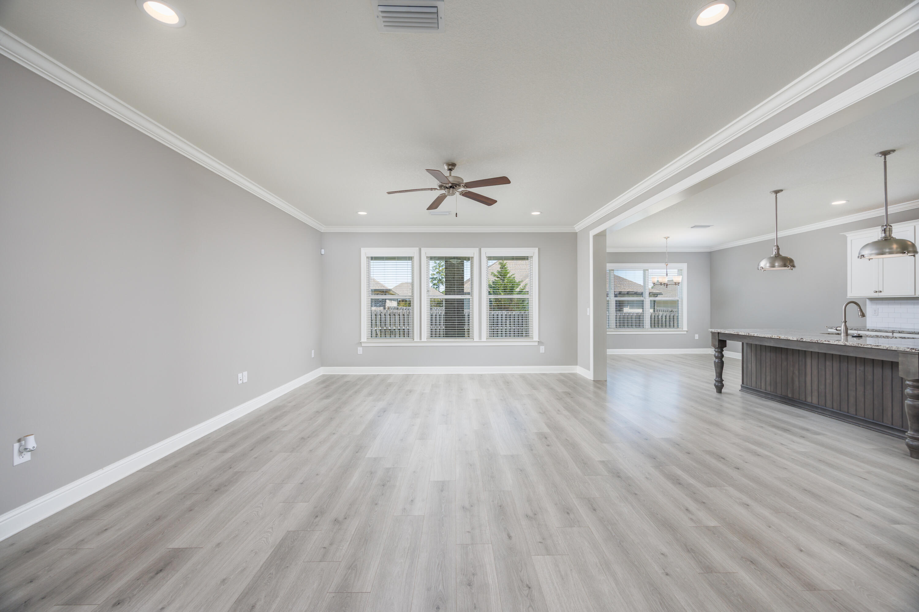 77 Perimeter Place Freeport, FL 32439 - Photo 6 of 37 77 Perimeter Place-8