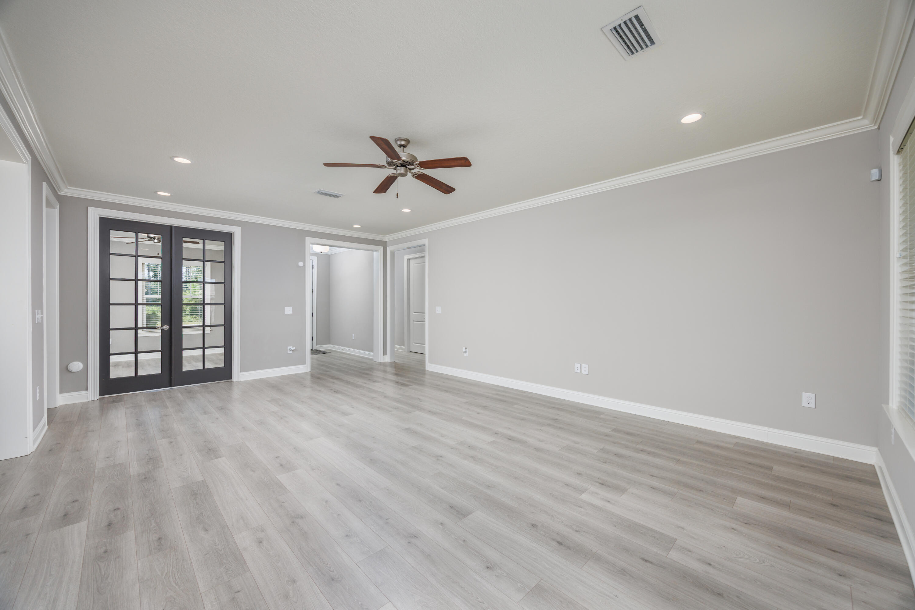 77 Perimeter Place Freeport, FL 32439 - Photo 8 of 37 77 Perimeter Place-10