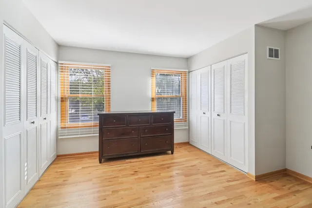 $415,000 | 210 East Lakeside Drive, Vernon Hills, IL 60061