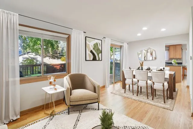 $415,000 | 210 East Lakeside Drive, Vernon Hills, IL 60061