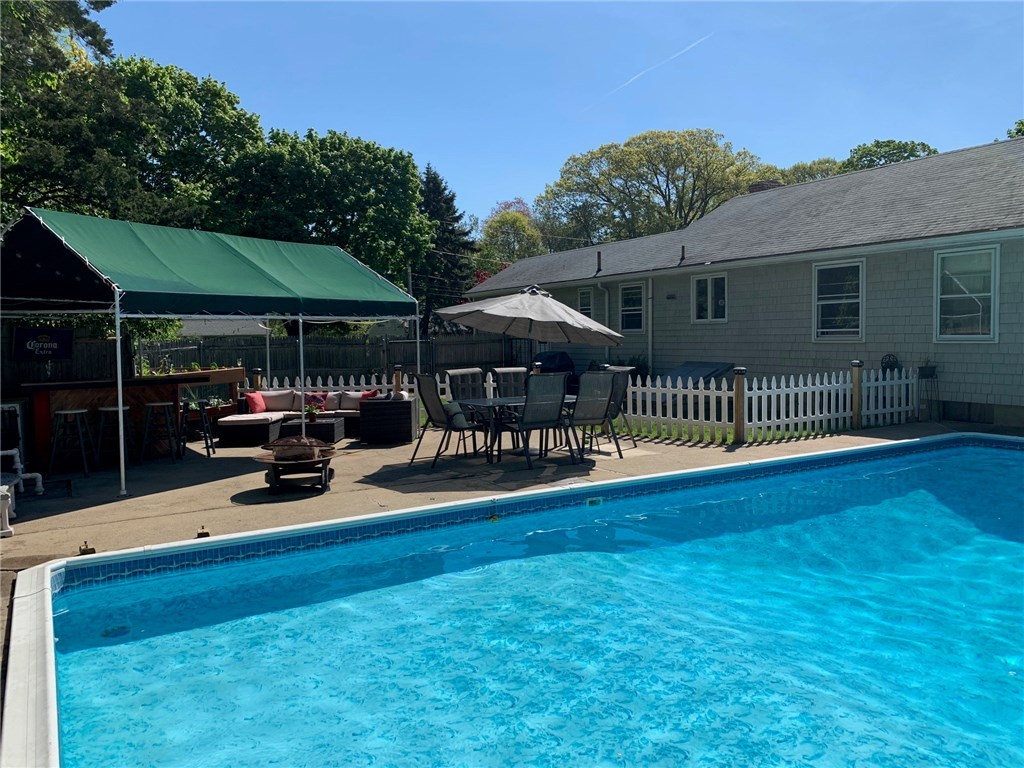 21 Farmland Road Warwick, RI 02889 - Photo 7 of 28 Gallery Image 7