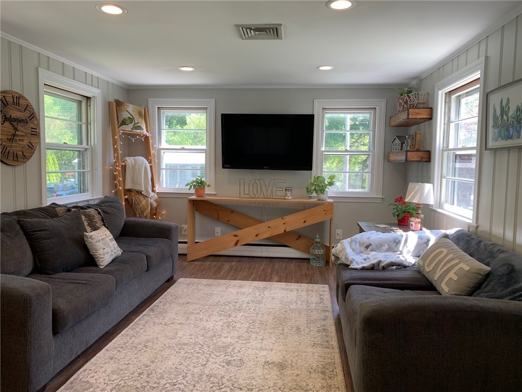 21 Farmland Road Warwick, RI 02889 - Photo 8 of 28 Gallery Image 8