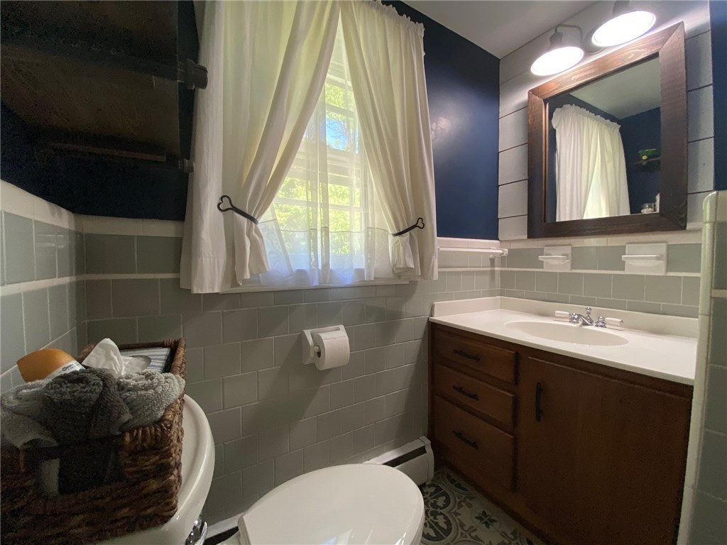 21 Farmland Road Warwick, RI 02889 - Photo 10 of 28 Gallery Image 10