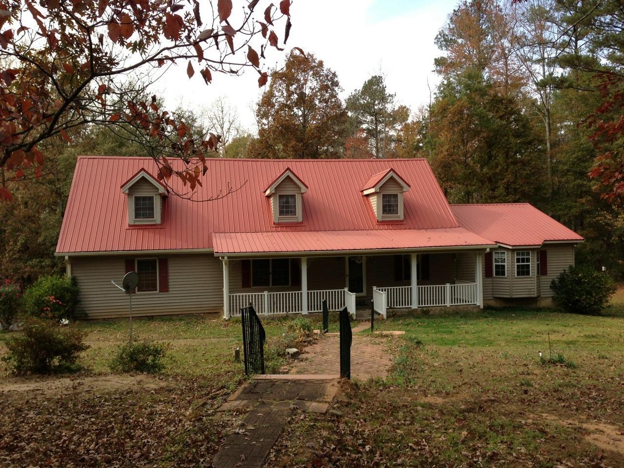 184 Hood Road Newnan, GA 30263 - Photo 1 of 1 a front view of a house with garden