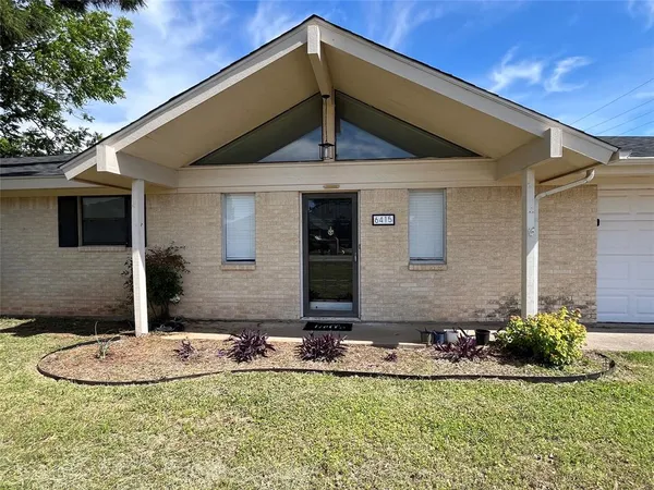 a front view of house with yard