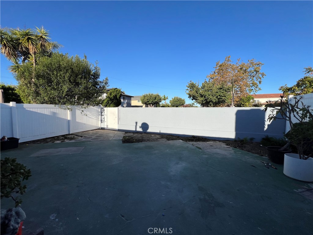 1741 Tustin Avenue, Unit 10C Costa Mesa, CA 92627 - Photo 11 of 21 HUGE BACKYARD