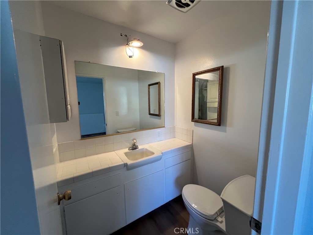 1741 Tustin Avenue, Unit 10C Costa Mesa, CA 92627 - Photo 14 of 21 PRIMARY BATH