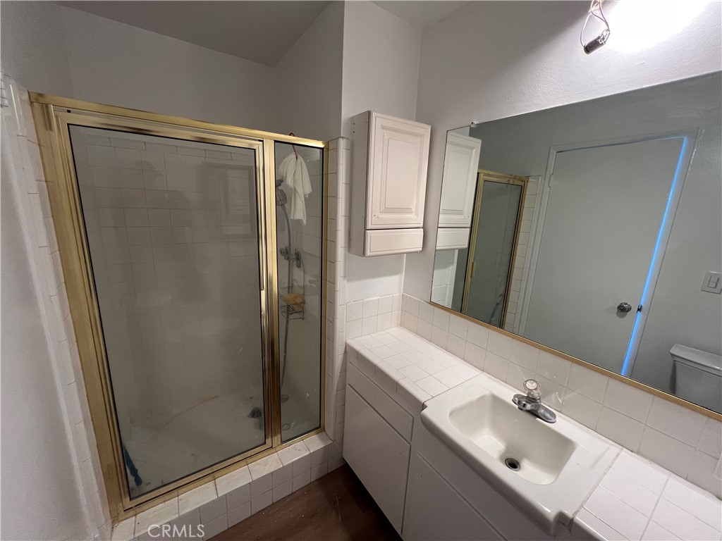 1741 Tustin Avenue, Unit 10C Costa Mesa, CA 92627 - Photo 15 of 21 PRIMARY BATH